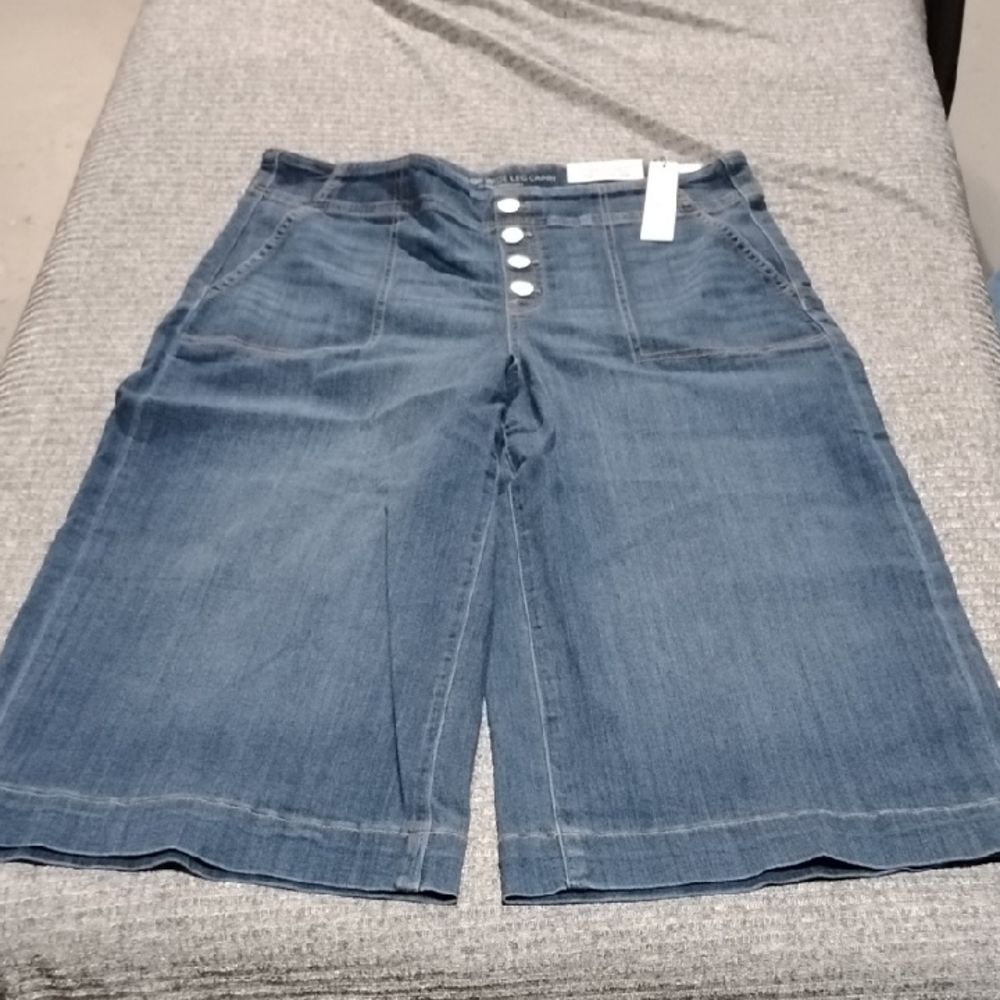Chico's Dark Blue Wide Leg Capris
